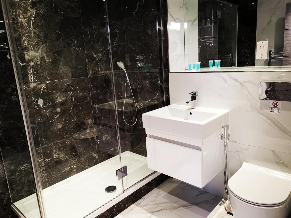 City Prime Apartments Londra Dış mekan fotoğraf A modern bathroom