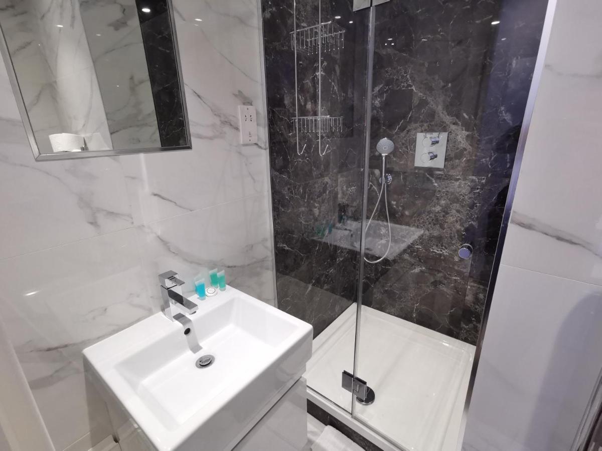 City Prime Apartments Londra Dış mekan fotoğraf A shower cubicle