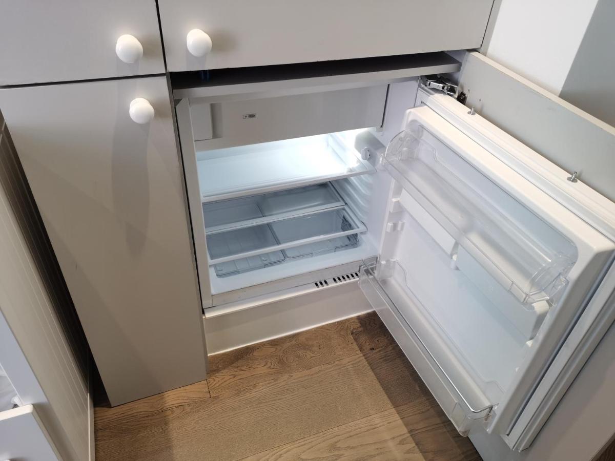 City Prime Apartments Londra Dış mekan fotoğraf A built-in freezer