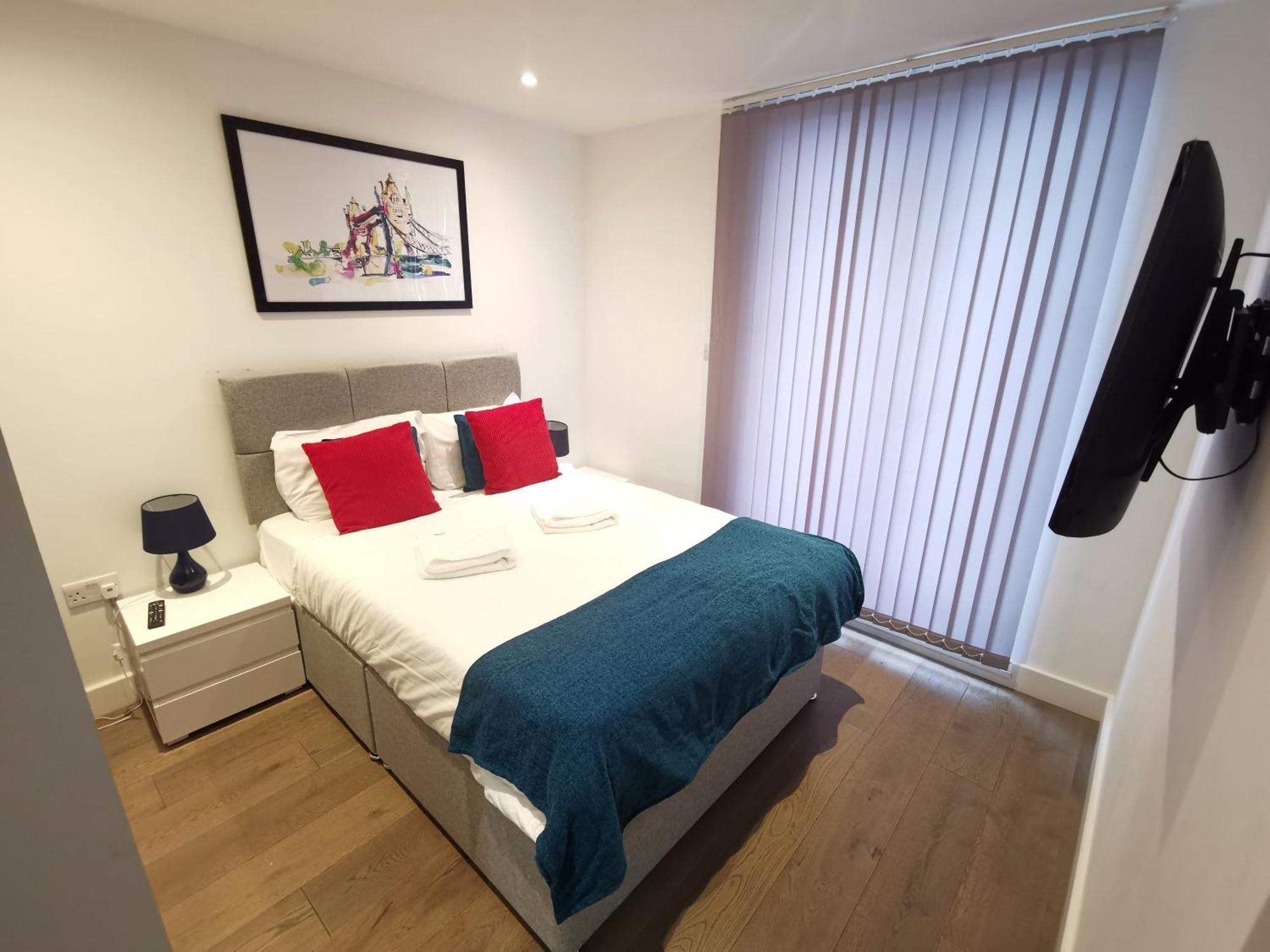 City Prime Apartments Londra Dış mekan fotoğraf A bedroom in a serviced apartment in London