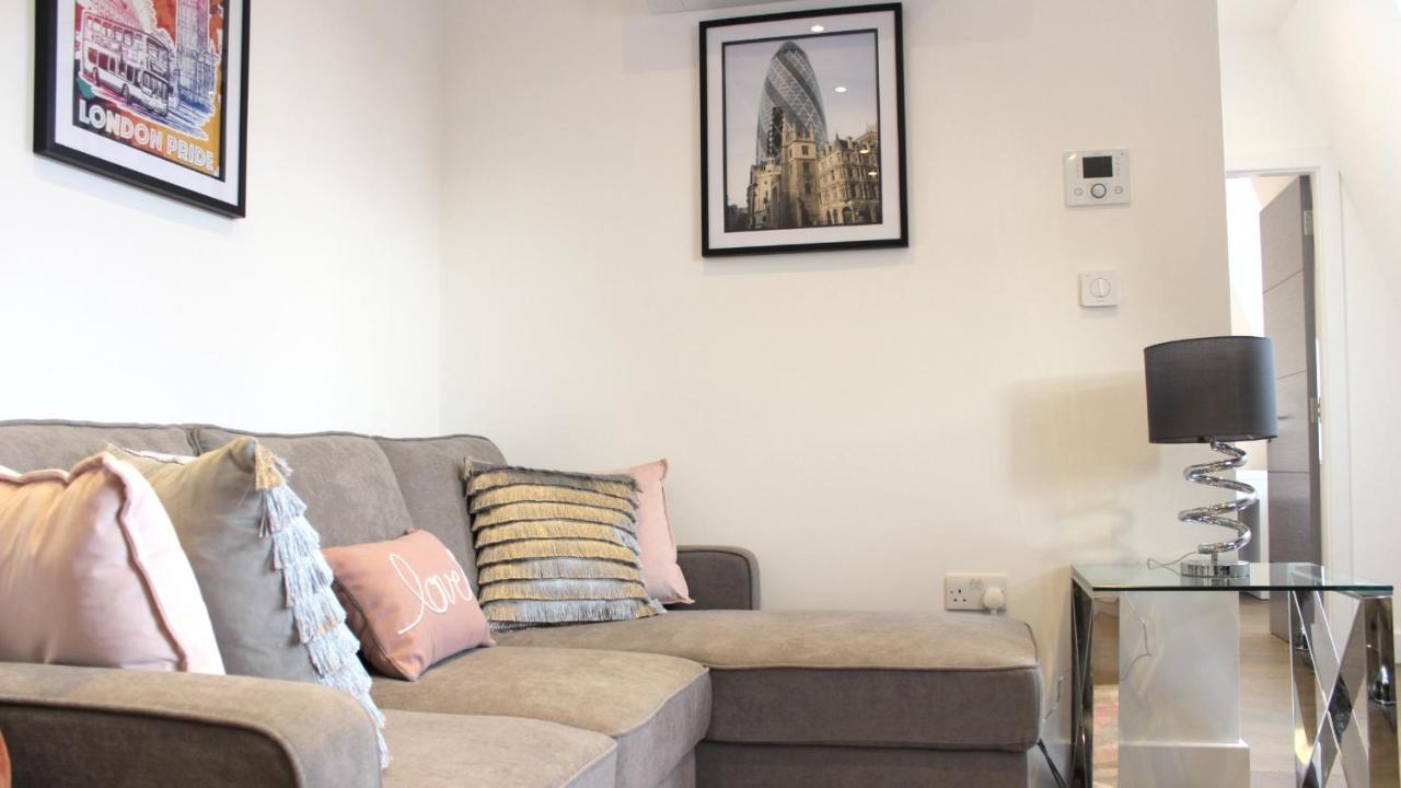 City Prime Apartments Londra Dış mekan fotoğraf A living room in a serviced apartment in London
