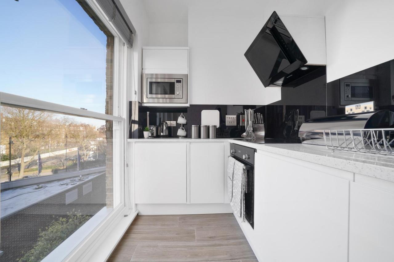 City Prime Apartments Londra Dış mekan fotoğraf A typical kitchen in a serviced apartment