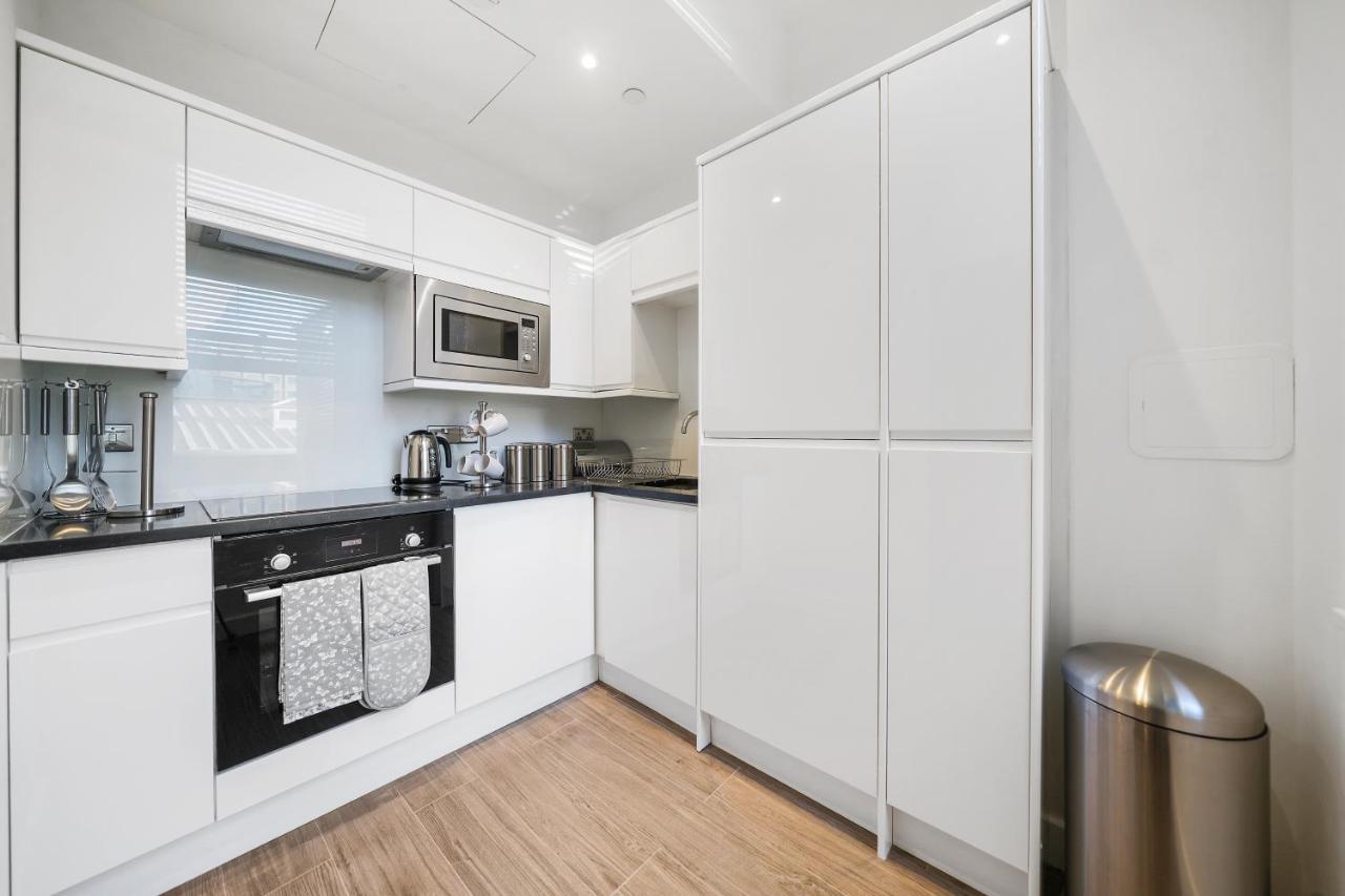 City Prime Apartments Londra Dış mekan fotoğraf A typical kitchen in a serviced apartment